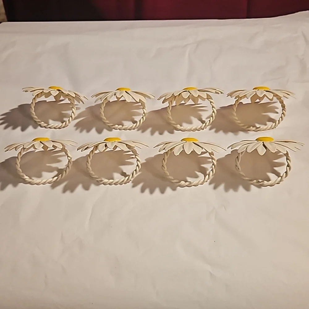 8 RARE Daisy painted all metal Napkin rings - Picture 5 of 7